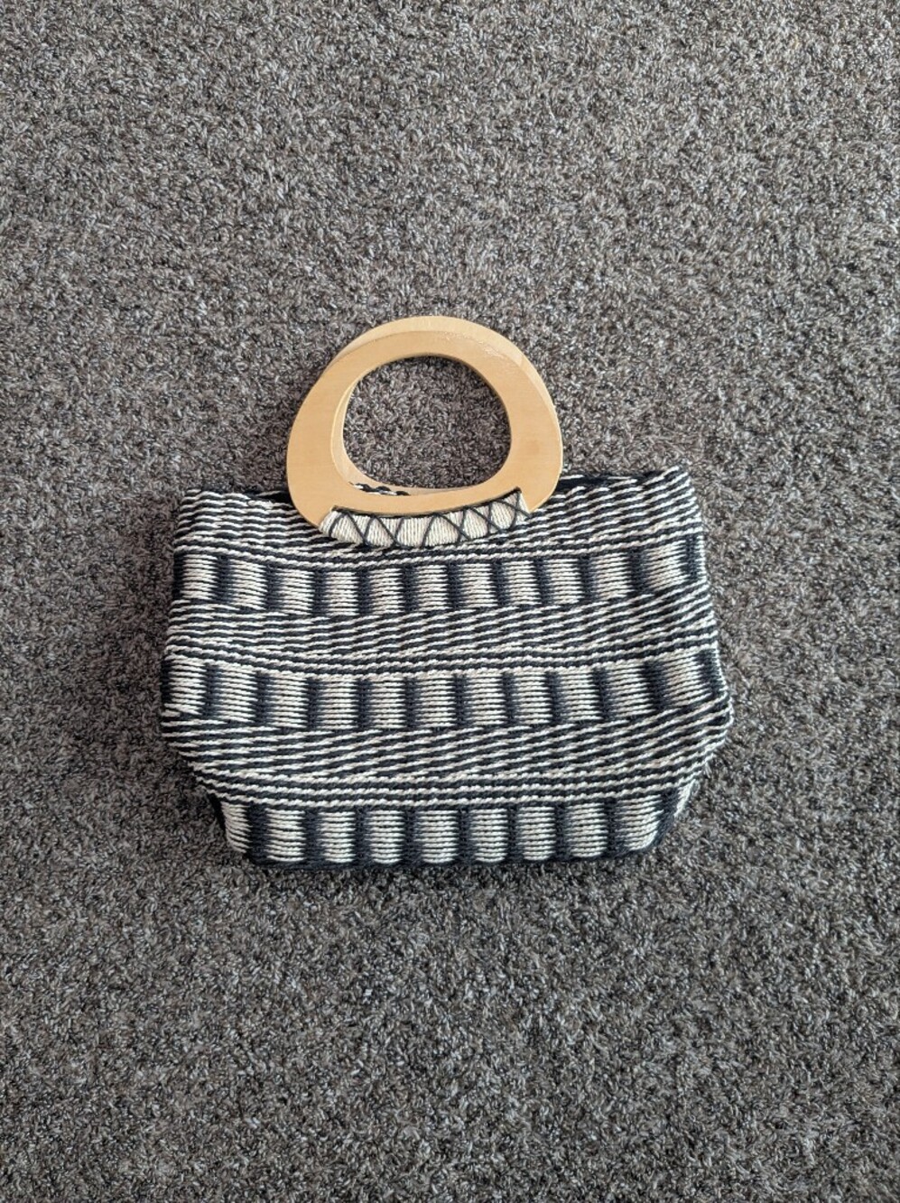 Chicos Paper Woven Handbag Tote Purse Black And White - Picture 1 of 7